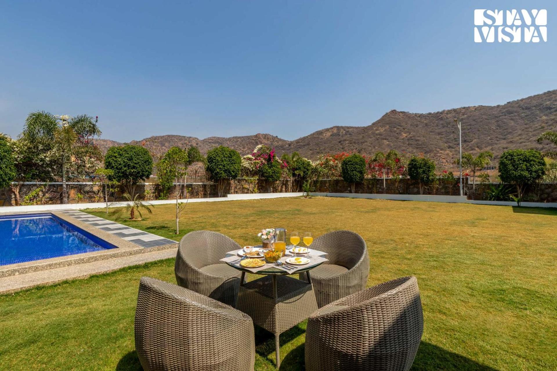 Stayvista'S Bella Dream - Mountain-View With Outdoor Pool, Lawn Featuring A Gazebo & Indoor Games Udaipur Exterior foto